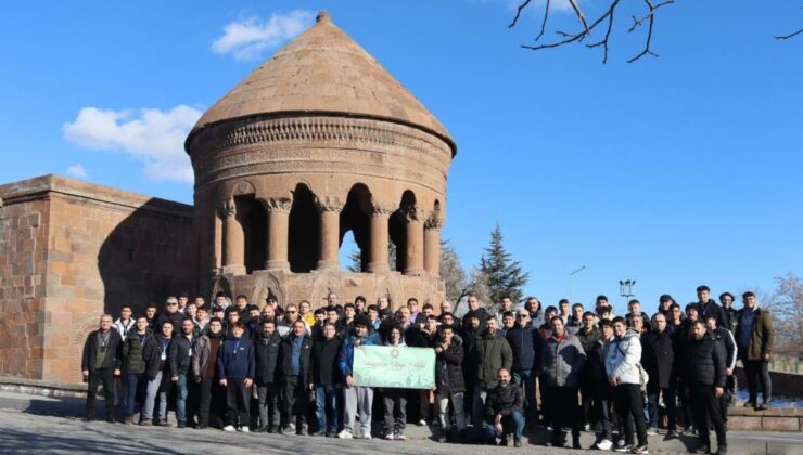 Robot yarışmasında derece alan öğrenciler Külliye’de ağırlandı