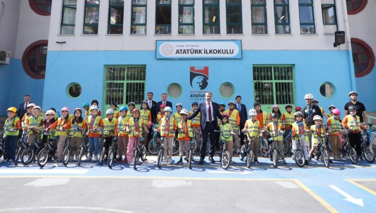 Bakan Tekin öğrencilerle pedal çevirdi