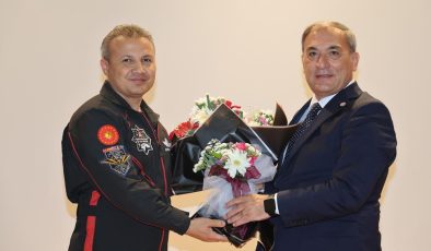 Türkiye’nin ilk astronotu öğrencilerle buluştu