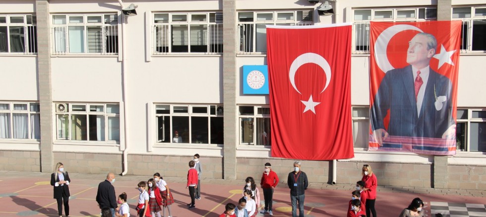 Ankara'da maskeli, mesafeli yüz yüze eğitim
