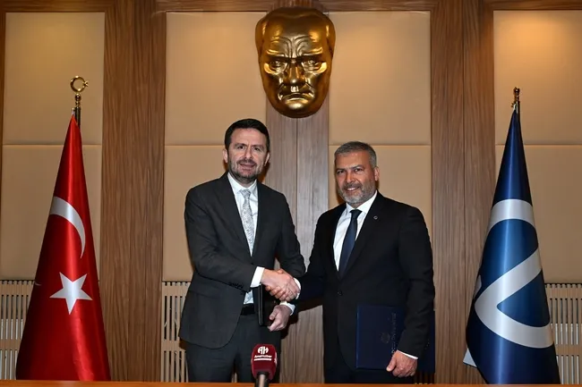 0x0-basin-ilan-kurumu-ile-anadolu-universitesi-arasinda-is-birligi-protokolu-1777559569888