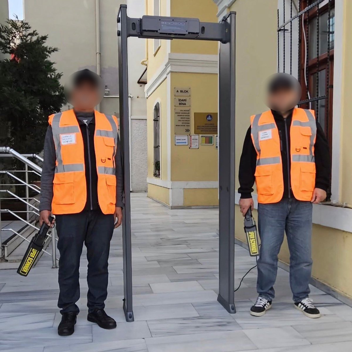 Şişli’de dikkat çeken görüntü! Veliler sahaya indi