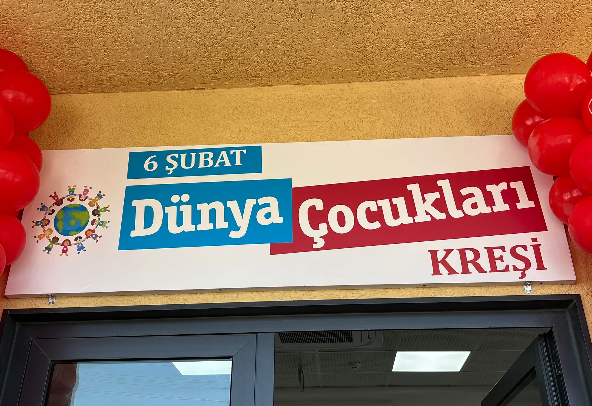 Ali Koban’dan Defne’de şenlik gibi kreş açılışı