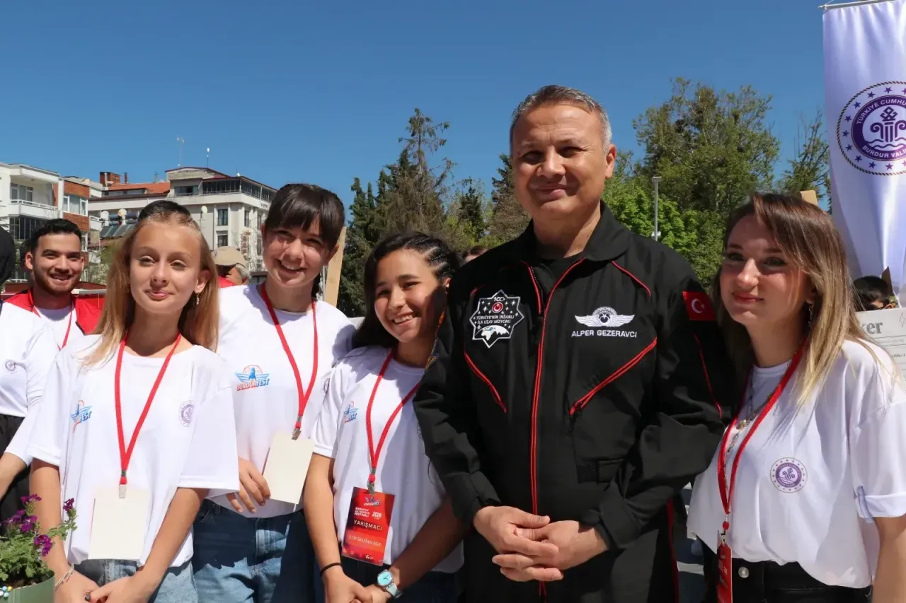 Gezeravcı Burdur’da öğrencilerle uzay deneyimini paylaştı