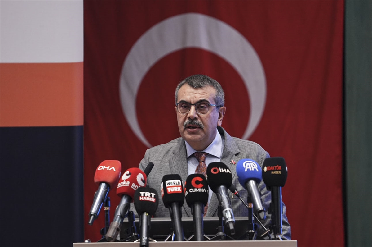 Tekin,“Asıl mesele çocukların dijital dünyada korunması”