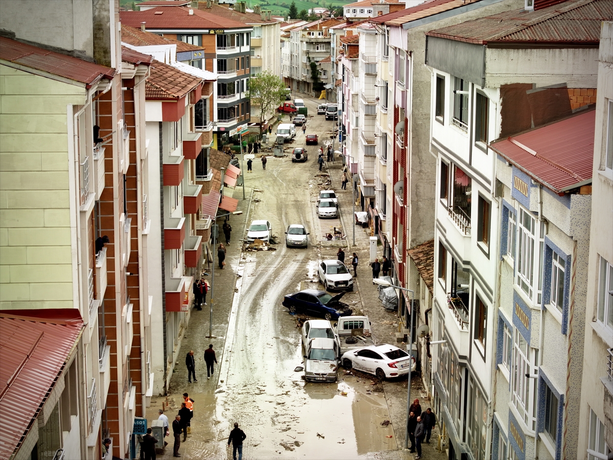 Samsun'da sel nedeniyle okula ara verildi