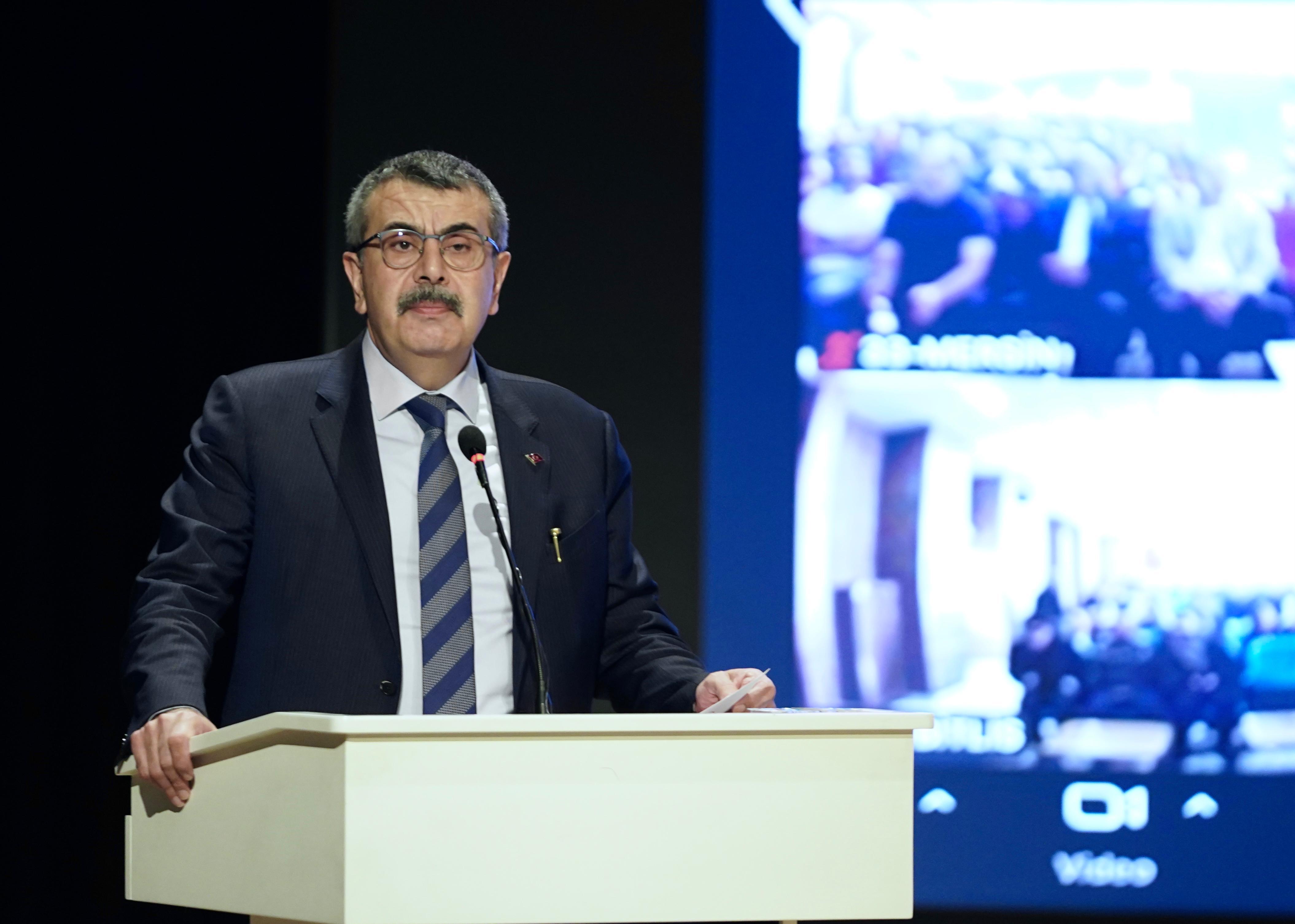 Bakan Tekin’den ilk ders: “Yönetici ahlakı” çağrısı