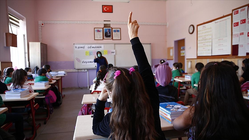 Okullarda güvenlik önlemleri artıyor: Veliye SMS, okula yetki
