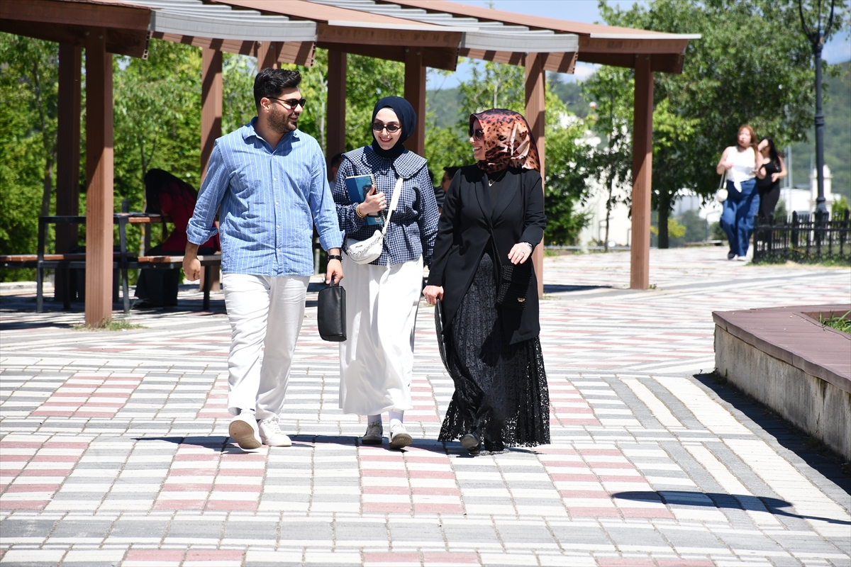 Bu ailenin mezuniyet hikâyesi görenleri şaşırttı
