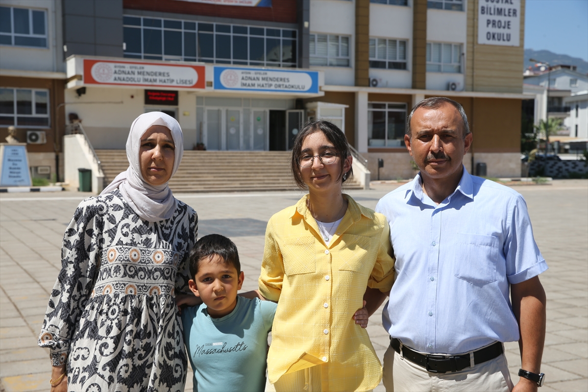 LGS şampiyonu Sena'nın ideali savcı olmak: "Hukuk okumak istiyorum"