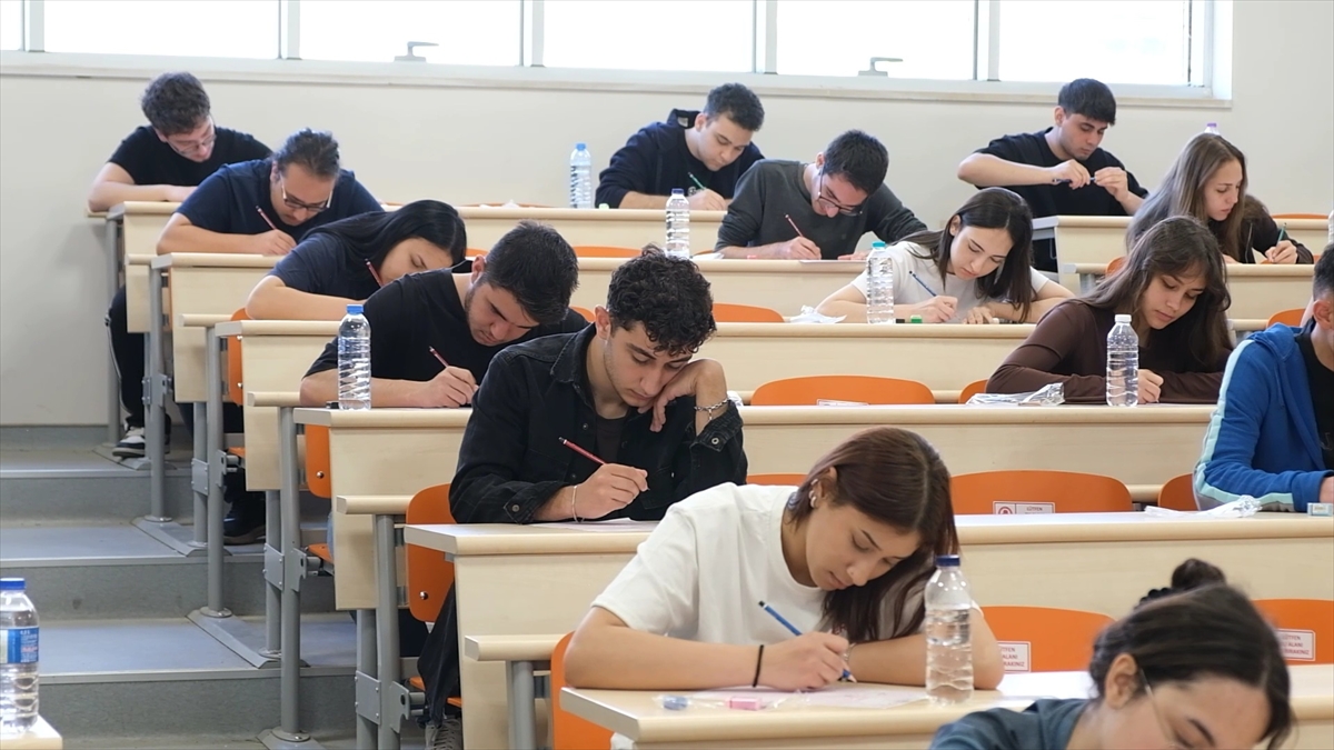 SDÜ'den lise son sınıf öğrencilerine YKS simülasyonu