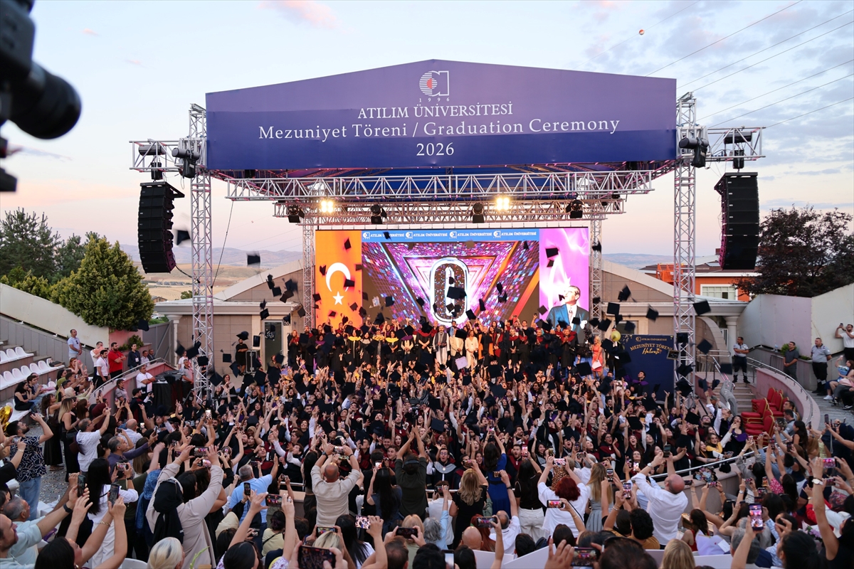 Atılım Üniversitesi mezunlarını uğurladı