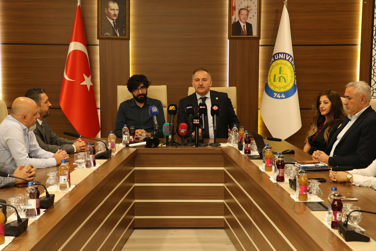 Harran Üniversitesi'nin koro zaferi: Dünya birincileri rektörlükte ağırlandı