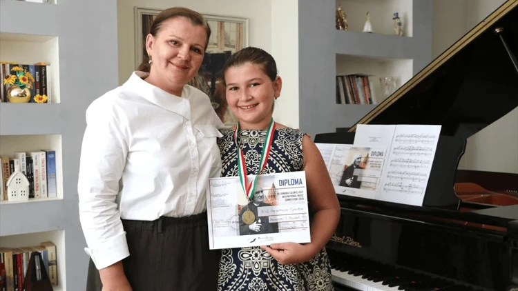 Piyanist anne-kız çiftine uluslararası başarı