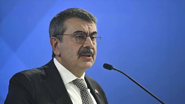 Milli Eğitim Bakanı Tekin'den üniversiteli olan gençlere tebrik