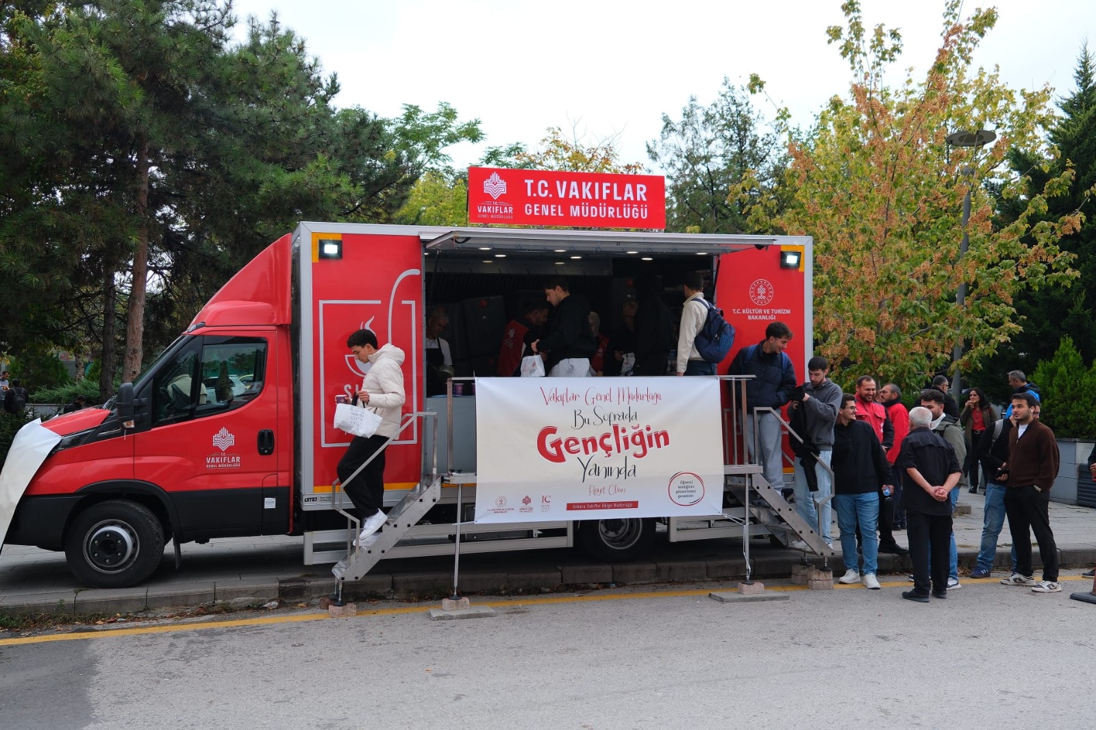 Üniversite öğrencilerine günlük yemek desteği başladı