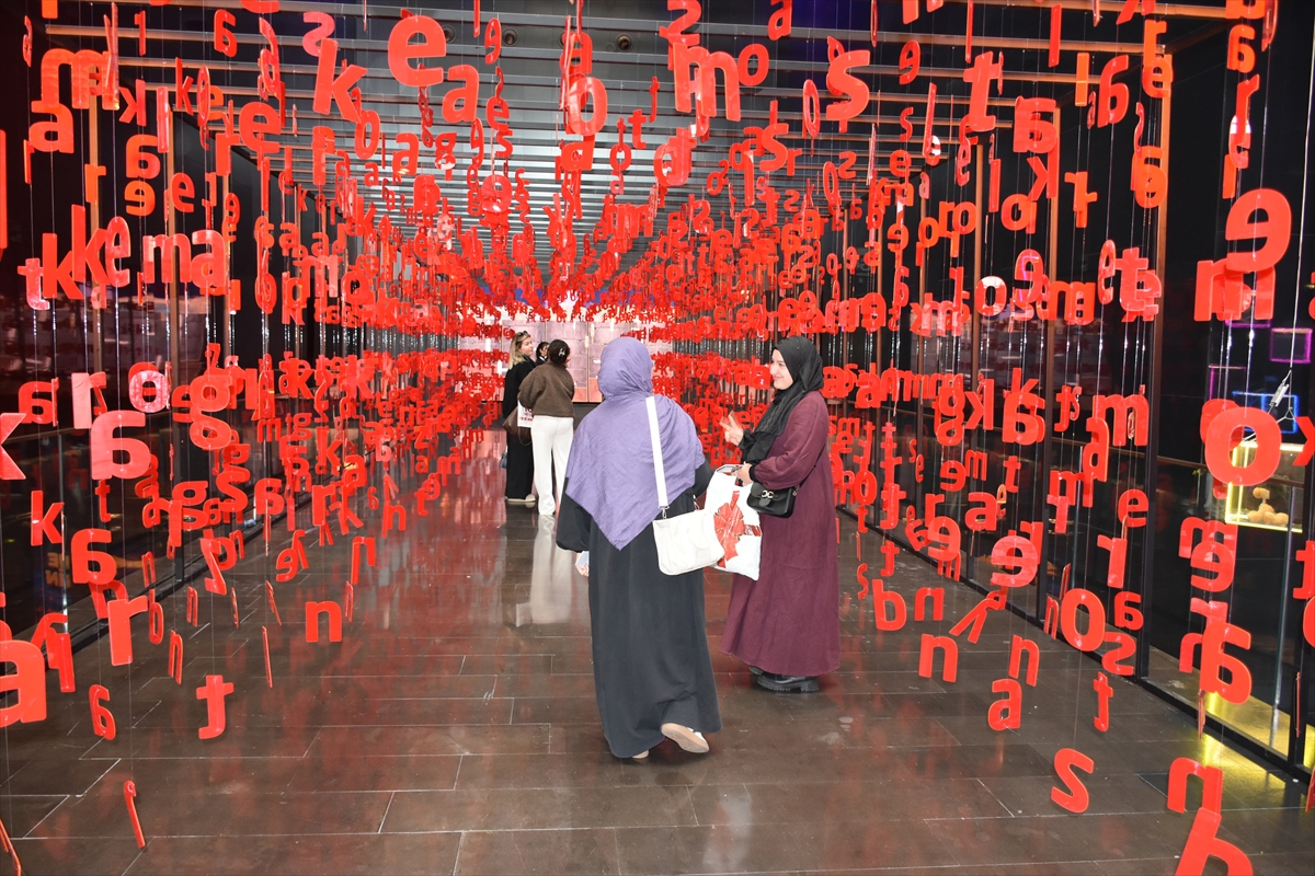 Konya'da kitap heyecanı! Öğrenciler ilk günden yoğun ilgi gösterdi