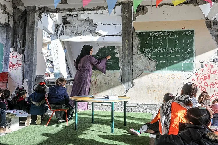 Gazze'de çocuklar için okul seferberliği! Bin öğrenciye eğitim hedefi