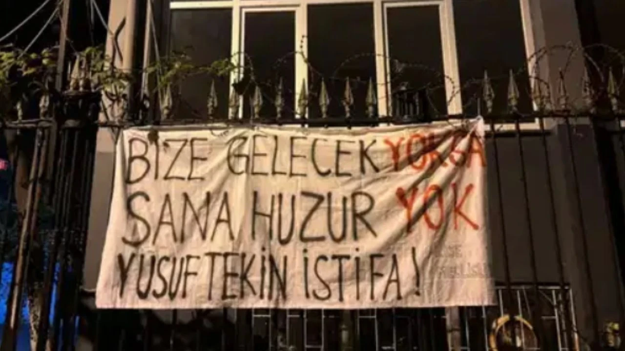 Bakan Tekin'e protesto sonrası 2 genç tutuklandı
