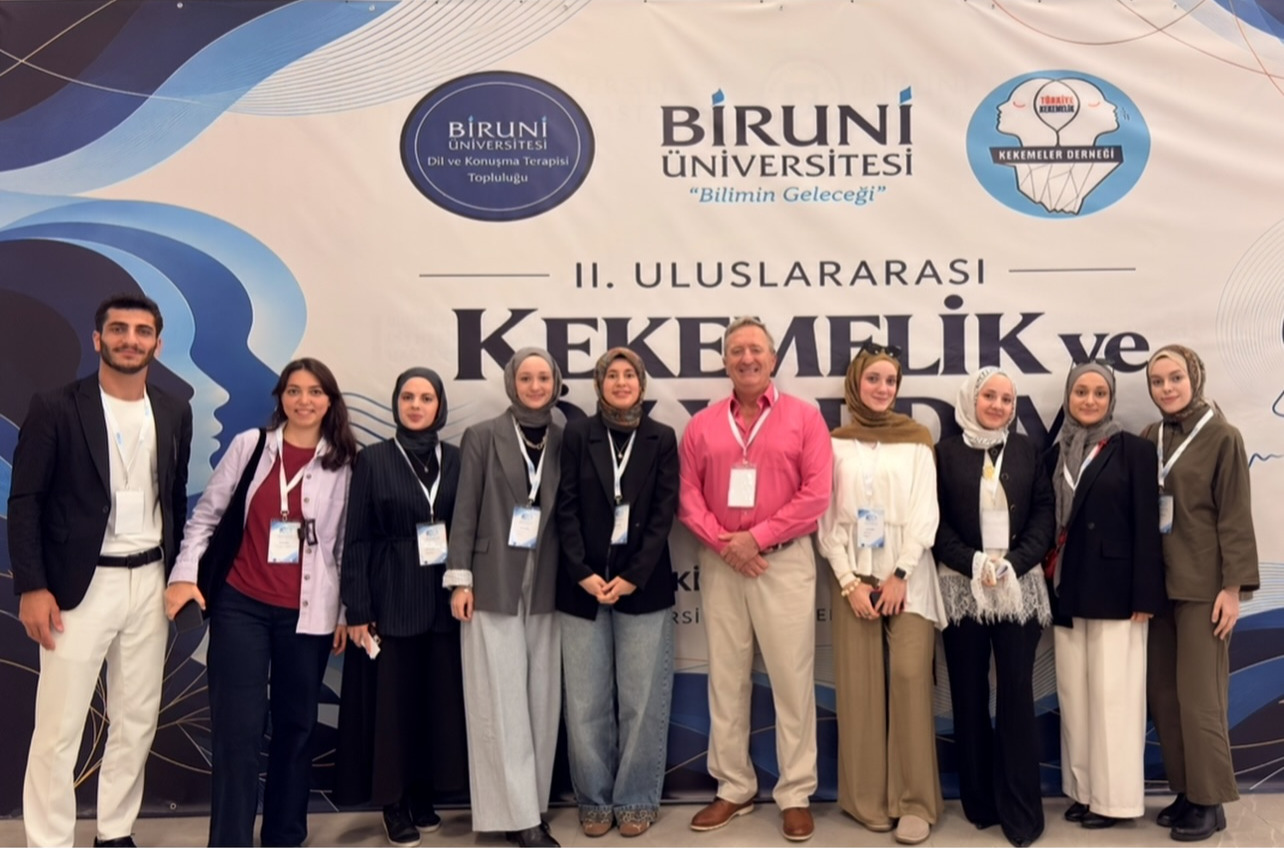 Kekemeliğe karşı dayanışma Biruni Üniversitesinde: Özgürce Kekele