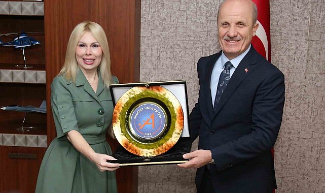 Prof. Dr. Özvar Akdeniz Üniversitesi’nde