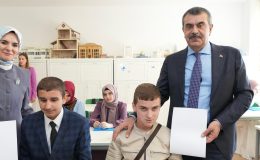 Bakan Tekin ve Göktaş’tan duygusal ziyaret