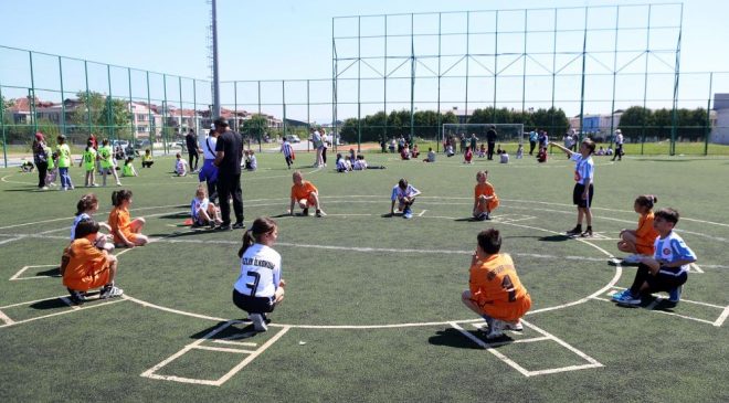 Geleneksel çocuk oyunları şenliği başladı