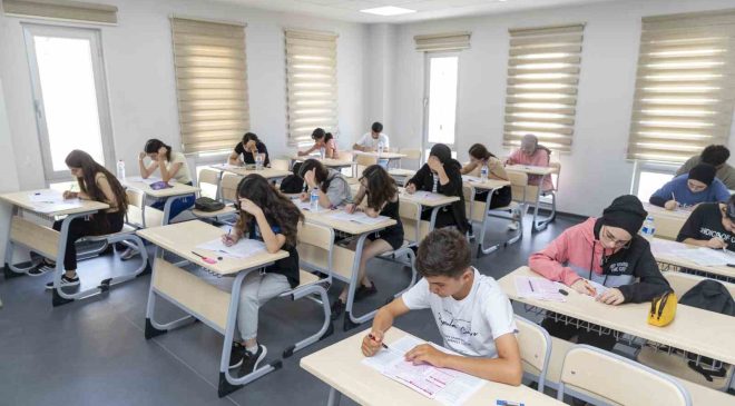 Bin 554 öğrenci ücretsiz kurslarla üniversiteli oldu