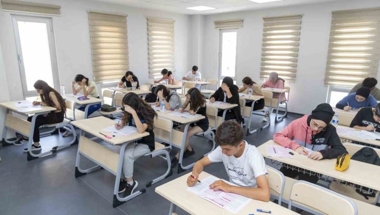 Bin 554 öğrenci ücretsiz kurslarla üniversiteli oldu