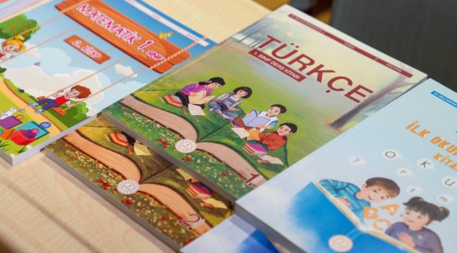 MEB’den öğrencilere büyük destek: Ders kitapları sıralarda yerini aldı
