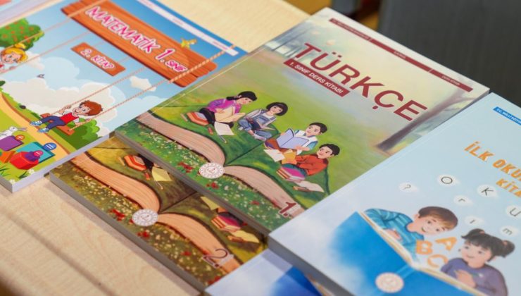 MEB’den öğrencilere büyük destek: Ders kitapları sıralarda yerini aldı