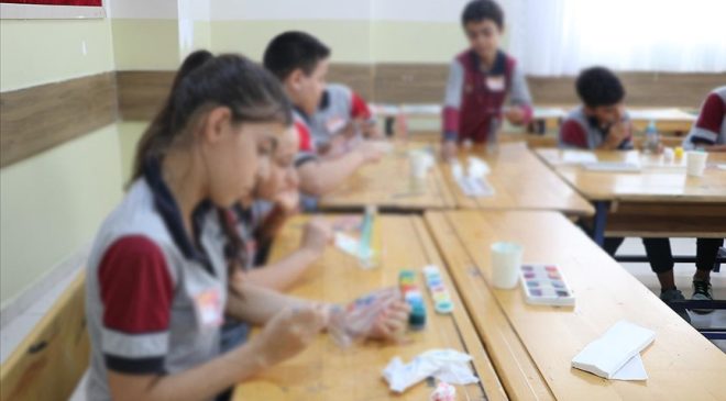 Deprem bölgesindeki özel okul öğrencilerine büyük destek
