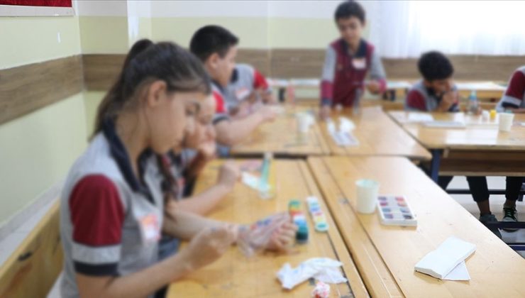 Deprem bölgesindeki özel okul öğrencilerine büyük destek