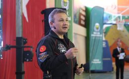 İlk Türk Astronot Gezeravcı öğrencilerle buluştu