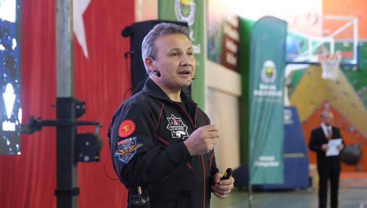 İlk Türk Astronot Gezeravcı öğrencilerle buluştu